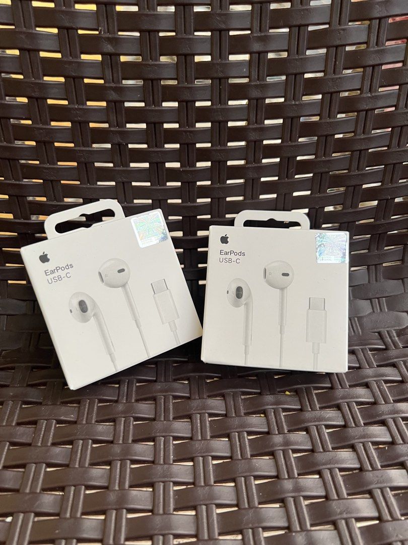 iPhone Type-C Wired Earphones | Plug & Play (Category: Headphones & Headsets) located in Manila. Submitted by warm_jamin (Listing ID 1469553512, Image 1). Description: iPhone Type-C Wired Earphones | Plug & Play Enjoy convenient listening with Type-C wired earphones! Easy to use with compatible devices—simply plug in and play, no Bluetooth pairing needed. ✅ Type-C Connector ✅ Plug & Play Design ✅ Clear Audio for Everyday Use ✅ No Bluetooth Pairin