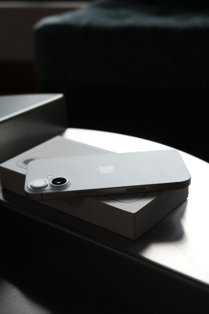 Iphonr 17 256gb (Category: iPhone 17 Series) located in Caloocan City. Submitted by nathanstreasure (Listing ID 1469435427, Image 2). Description: ntc unit factory unlocked price 42000 last price pass sa kunin ko now 40k 41k loc mandaluyong 99% 199cc warranty until next month .