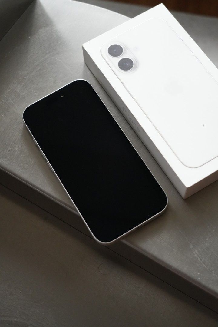 Iphonr 17 256gb (Category: iPhone 17 Series) located in Caloocan City. Submitted by nathanstreasure (Listing ID 1469435427, Image 1). Description: ntc unit factory unlocked price 42000 last price pass sa kunin ko now 40k 41k loc mandaluyong 99% 199cc warranty until next month .