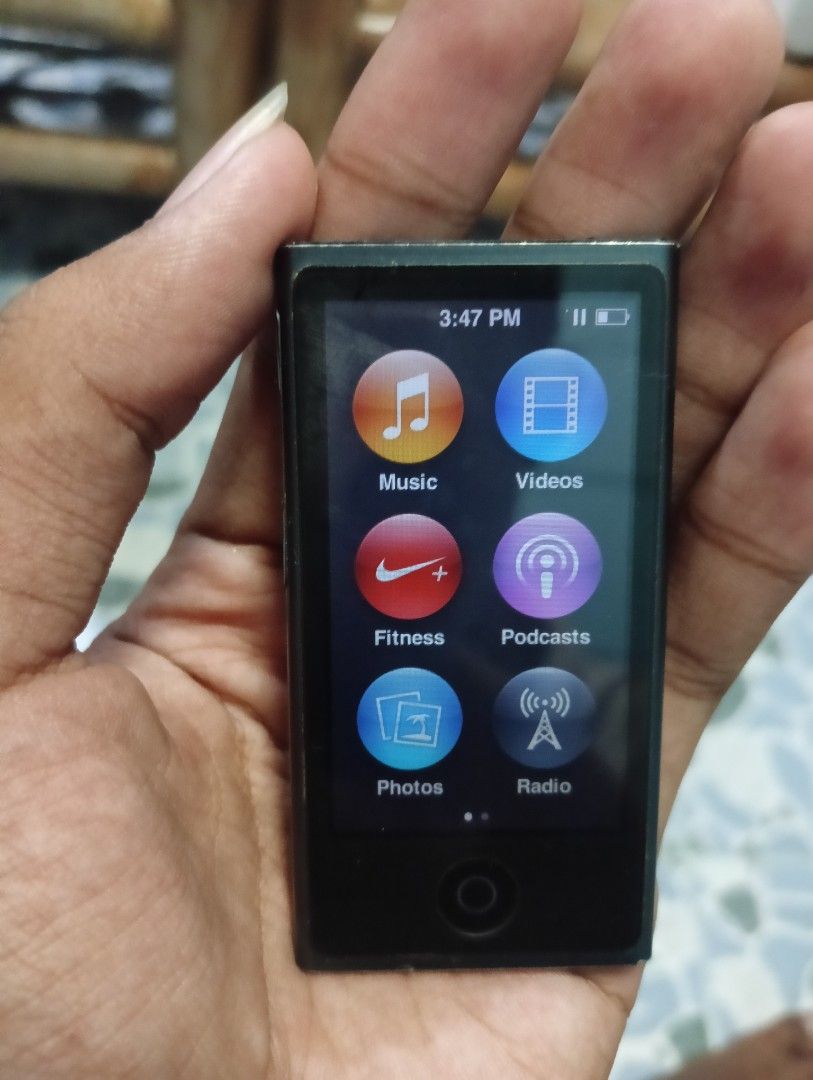 iPod nano 7th gen (Category: Other Gadgets) located in San Fernando. Submitted by bogartforsale03 (Listing ID 1469522979, Image 3). Description: 16gb okay pa batt life, umaabot hours buttons all working issue: scratches dents and not accurate yung battery indicator. pm lang po negotiable can ship thru JnT .