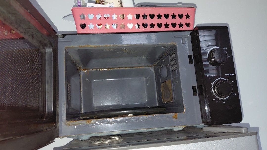 Itel Microwave Oven (Category: Ovens & Toasters) located in Caloocan City. Submitted by nicnicnic08 (Listing ID 1469402517, Image 3). Description: Title: Itel Manual Microwave (For Parts / Repair / As-Is) - ₱300 Price: ₱300 Condition: For Parts / Needs Attention Description: Selling an Itel manual microwave oven in working condition (heats water/food normally). Please note: - Has rusted area along the lower front interior frame. - Makes a louder 