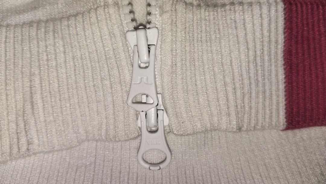 J Lindebergh knitted sweater (Category: Luxury Apparel) located in Bulacan. Submitted by ryldeal030912 (Listing ID 1469511390, Image 2). Description: excellent condition medium 18" width 25" lenght.