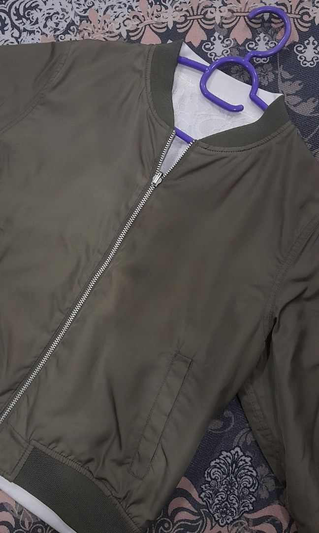 jacket (Category: Coats, Jackets and Outerwear) located in Alor Setar. Submitted by warmcloud-b5092f (Listing ID 1469564253, Image 3). Description: Size Xs-S dapat freegift🛍️ Rm10 jauh postage rm8 cod or pickup area alor setar berminat dm.