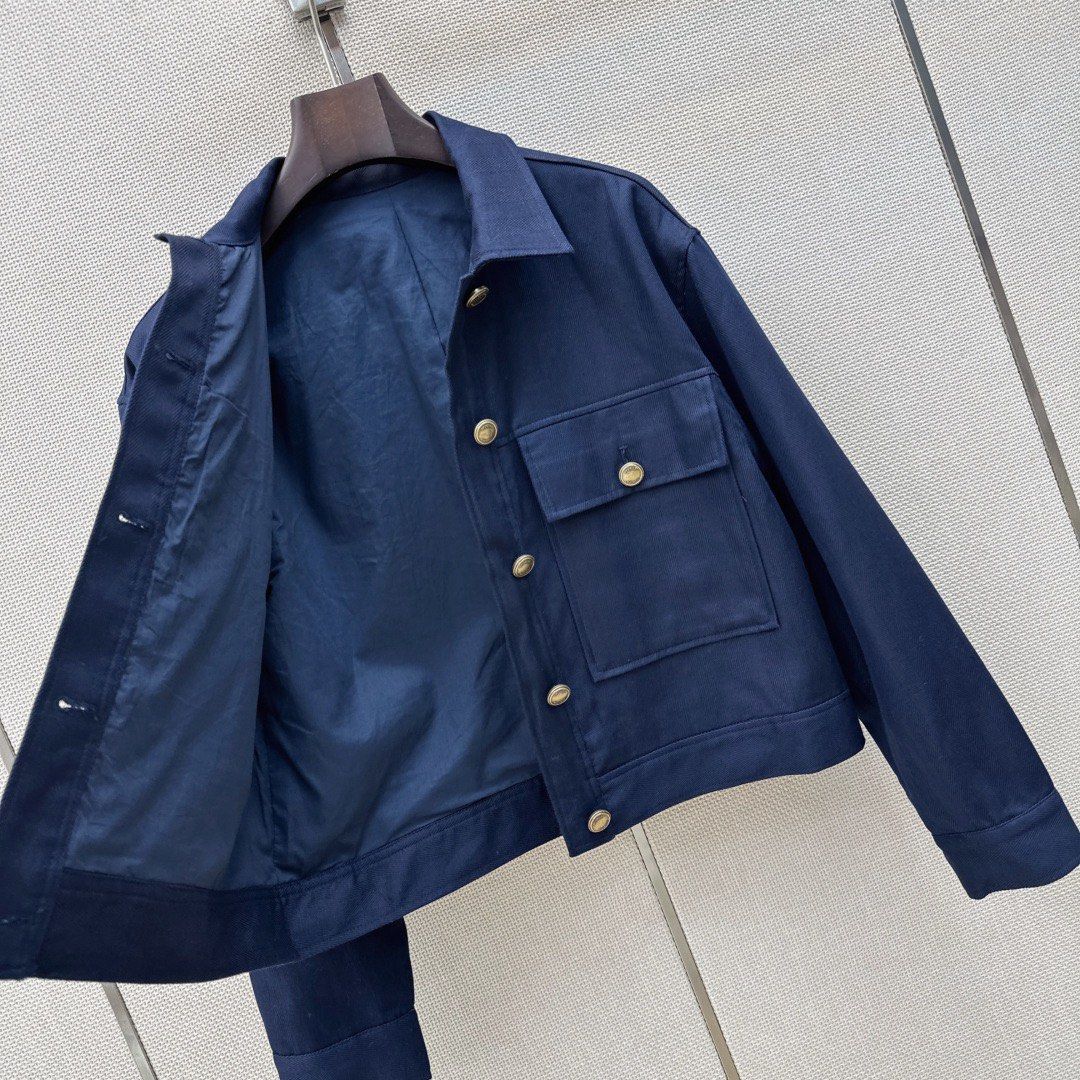 Jacket cugg7 (Category: Coats, Jackets and Outerwear) located in Singapore. Submitted by yejasmine (Listing ID 1469430187, Image 6). Description: .