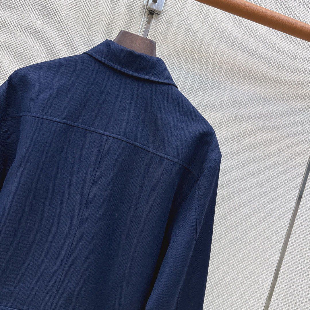 Jacket cugg7 (Category: Coats, Jackets and Outerwear) located in Singapore. Submitted by yejasmine (Listing ID 1469430187, Image 9). Description: .