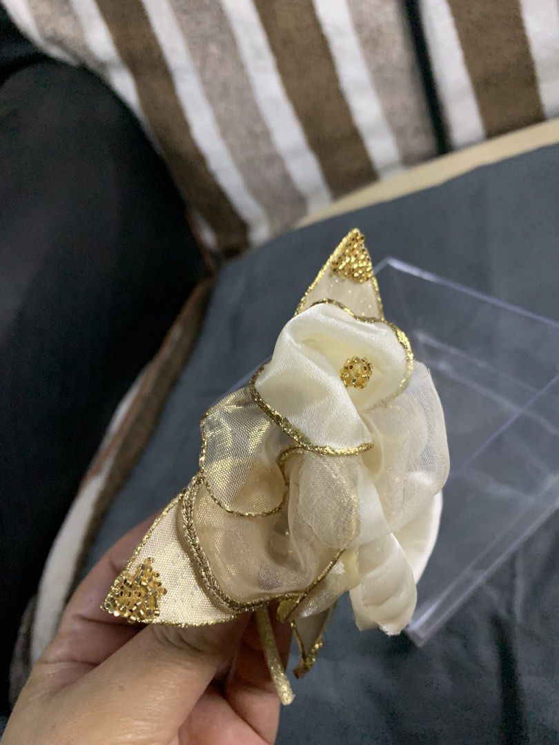 Japan Bnew floral brooch (Category: Brooches) located in Cabanatuan. Submitted by mjluxxejapan (Listing ID 1469531215, Image 3). Description: Fixed price gandaa nto.solid ung quality mganda material .bnew nasira lng box ..