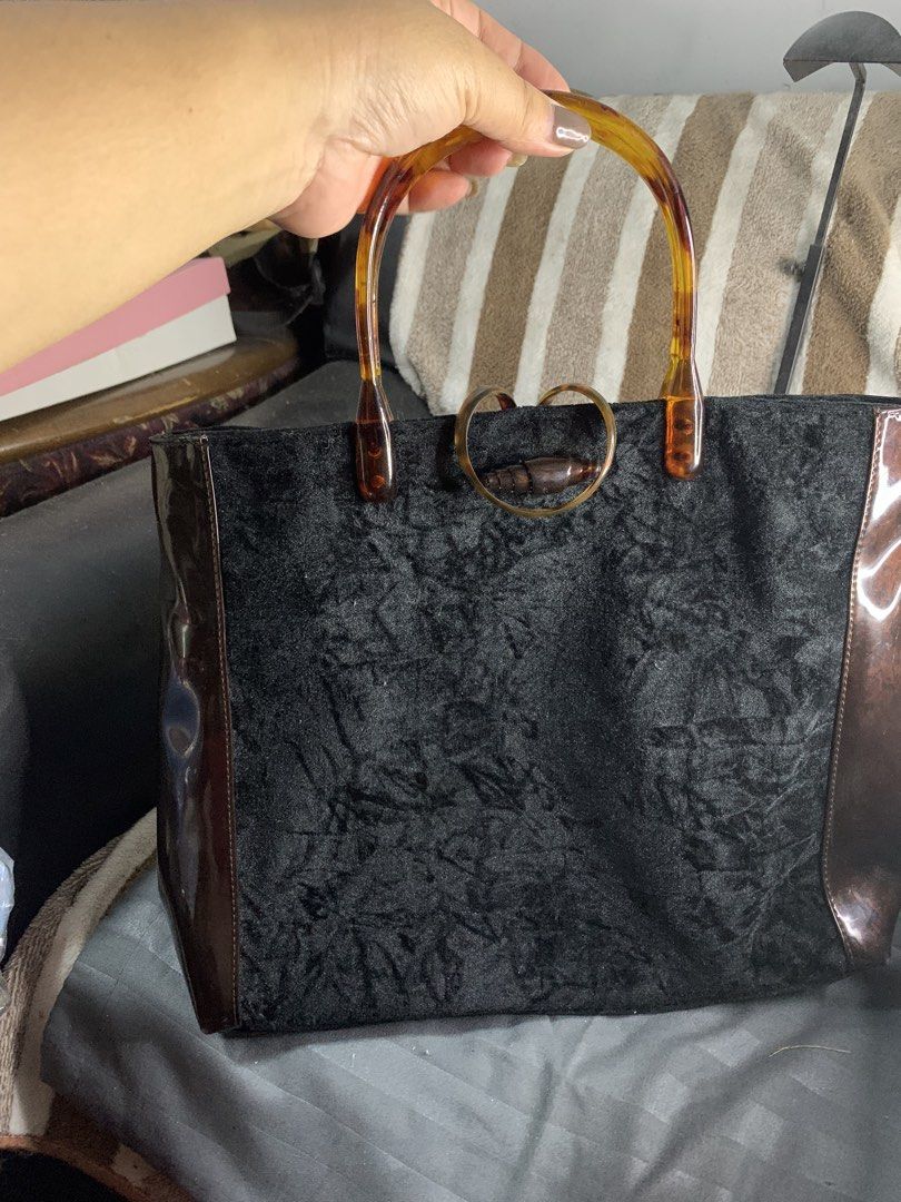 Japan brand cute handbag (Category: Purses & Pouches) located in Cabanatuan. Submitted by mjluxxejapan (Listing ID 1469529681, Image 1). Description: Fixed price approx 11”x14” meas medium sz. Velvety material patent leather mga sides leather loob.antibay good condition.solid quality ganda ng handle ..