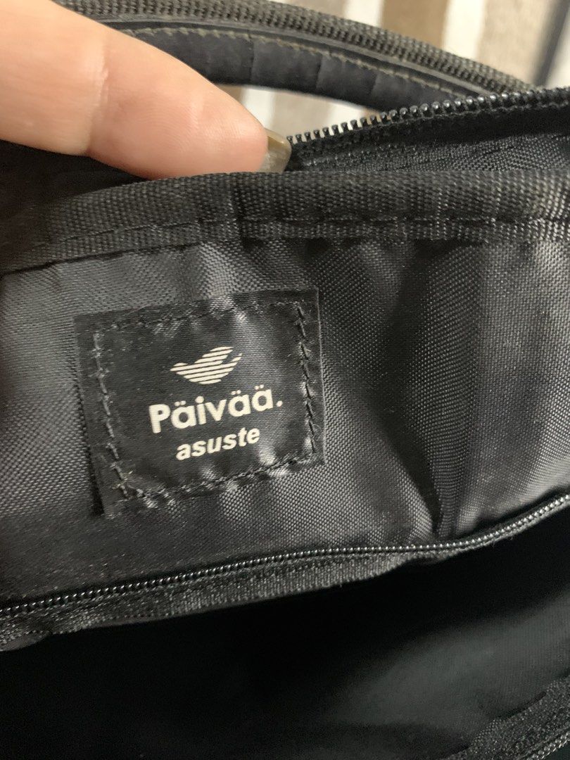 Japan branded laptop bag (Category: Laptop Bags & Sleeves) located in Cabanatuan. Submitted by mjluxxejapan (Listing ID 1469513741, Image 3). Description: Fixed price. Good cond may cracks lng handle Pero ok p gamitin s nkaapekto.matibay makapal .approx 13”x10” meas .