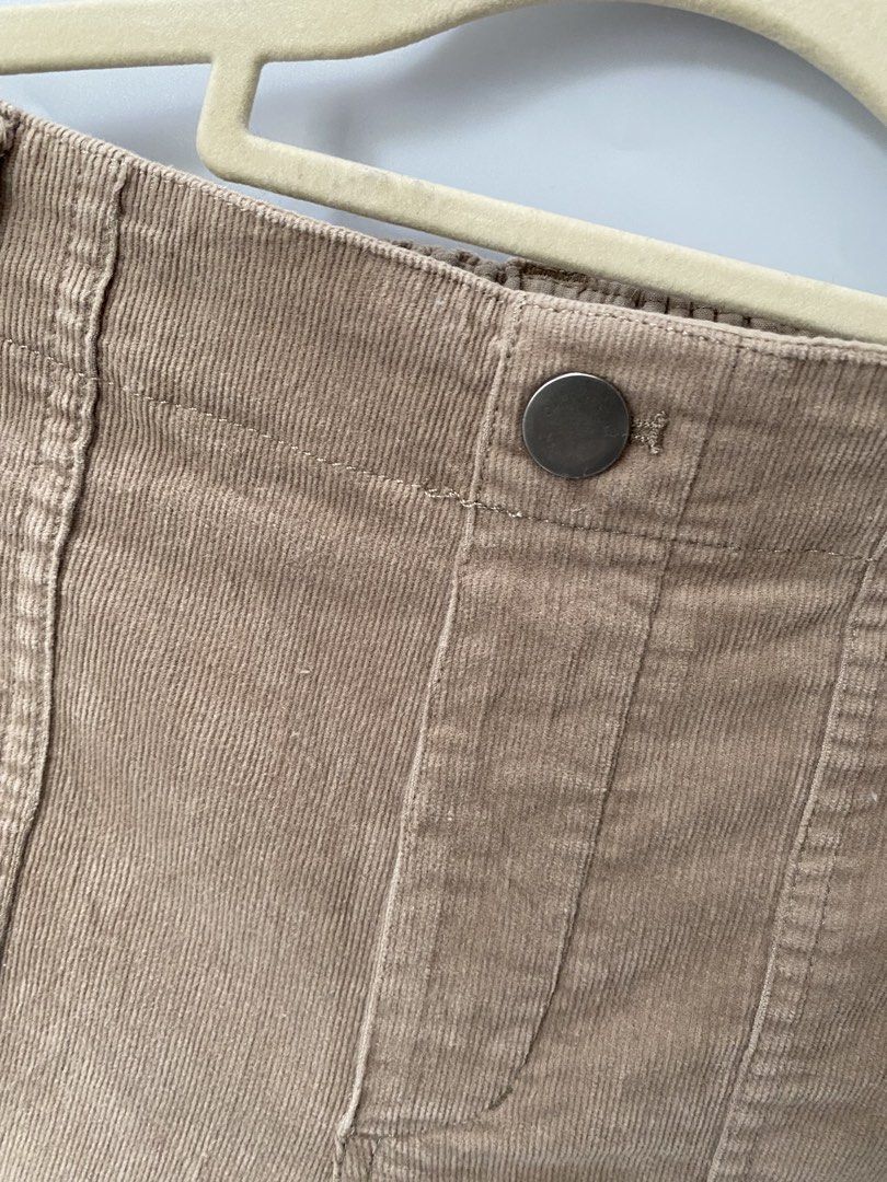 Japan corduroy baker pants (Category: Other Bottoms) located in Makati City. Submitted by indaysukaycloset (Listing ID 1469436802, Image 3). Description: JAPAN Corduroy Baker Pants - Waist 29 x Length 35.5 - Khaki - Size L - Wide Leg DETAILS: Brand: Japan Made (No. 393125) - Original Japan Size: L - Waist 69-77cm (29" flat, garter stretches to 30-31), Length 35.5" Fits: Women's M to L (28-30 waist) Color: Khaki Beige / Mocha - vintage, neutral, a
