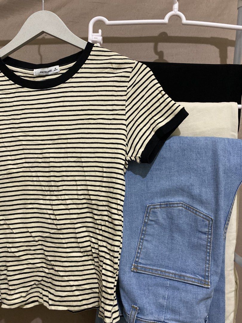 JEANSWEST SHIRT (Category: Shirts) located in Davao. Submitted by aunthriftpreneur (Listing ID 1469463992, Image 3). Description: ✨Handpicked Ukay✨ Stretchable Fit to S-M .