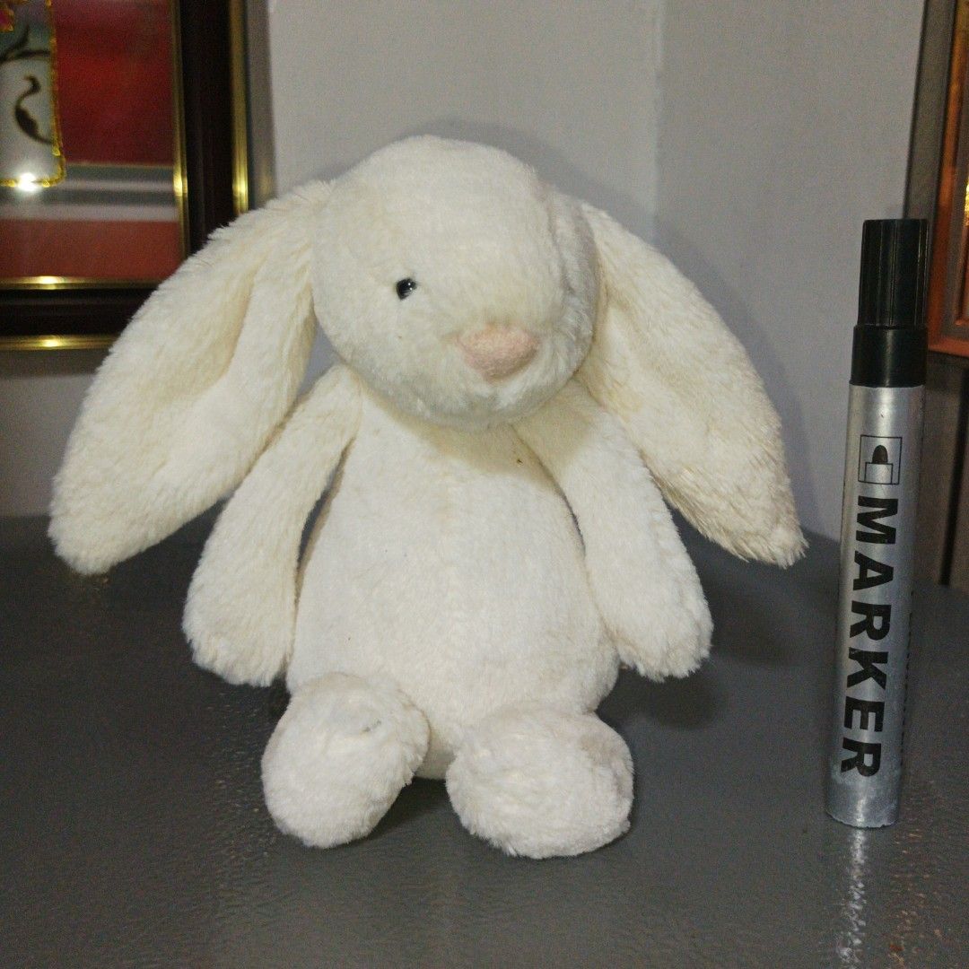 Jellycat Bashful Cream Bunny (Category: Plushies & Soft Toys) located in Mapandan. Submitted by xxrdstffsxx (Listing ID 1469455302, Image 3). Description: .