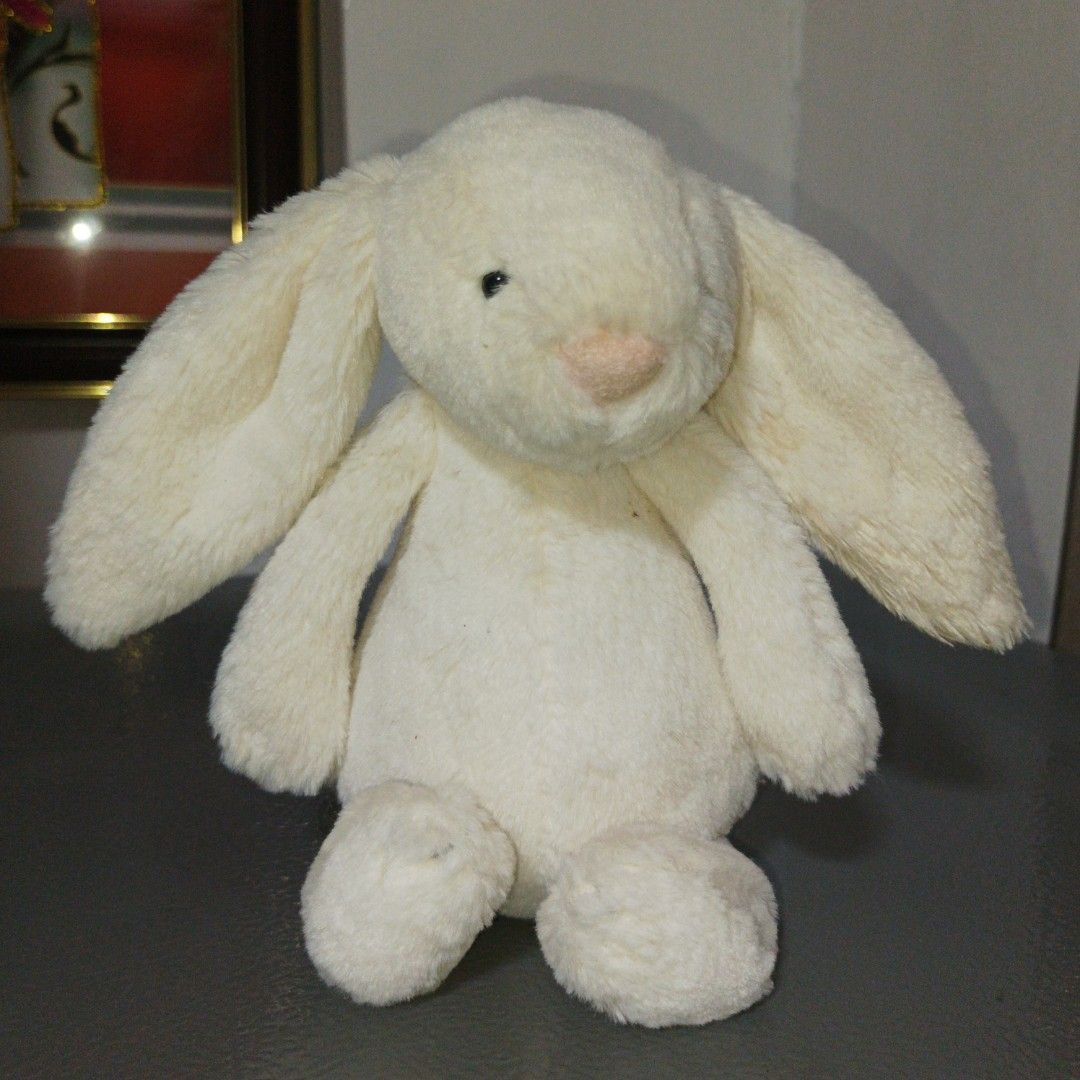 Jellycat Bashful Cream Bunny (Category: Plushies & Soft Toys) located in Mapandan. Submitted by xxrdstffsxx (Listing ID 1469455302, Image 1). Description: .
