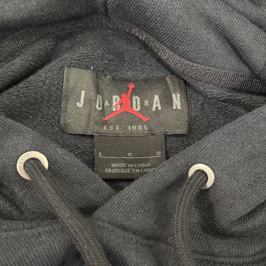 Jordan Flight Black Hoodie Size L (Category: Hoodies) located in Manila. Submitted by fastflip.ph (Listing ID 1469428932, Image 3). Description: - Authentic Jordan black hoodie - Size: Large - Classic embroidered Flight patch on chest - Warm fleece lining for extra comfort - Drawstrings with branded metal aglets - Ribbed cuffs and hem to hold shape - Convenient front kangaroo pocket - Style Code: DQ7339-010.
