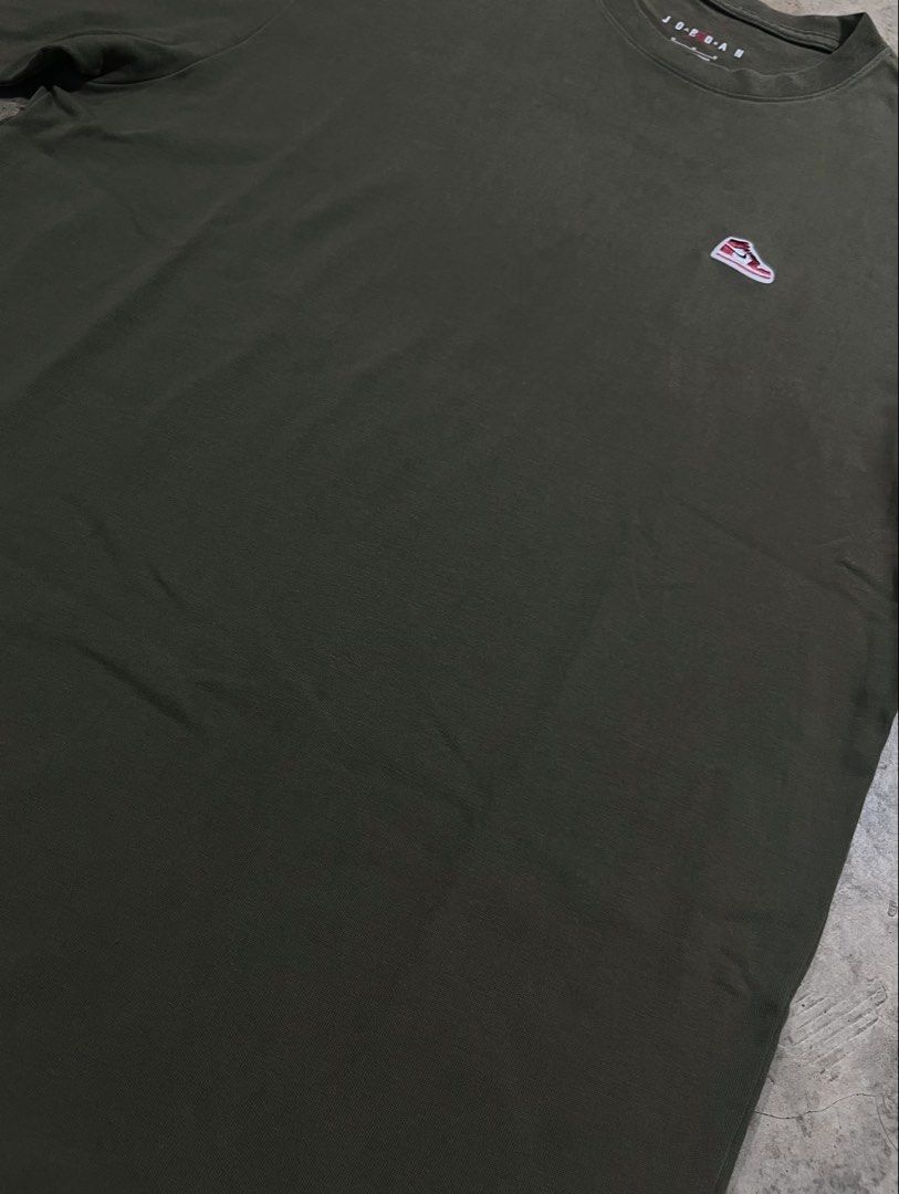 Jordan Mini J1 Crew Tee (Category: Tshirts & Polo Shirts ) located in Navotas City. Submitted by y2kikaystuff (Listing ID 1469551719, Image 3). Description: Jordan Mini J1 Crew Tee Size Medium(Boxy) Dimension: 21.5W 29L Not ukay Personal item from Japan Need wash only 450 Pm me.