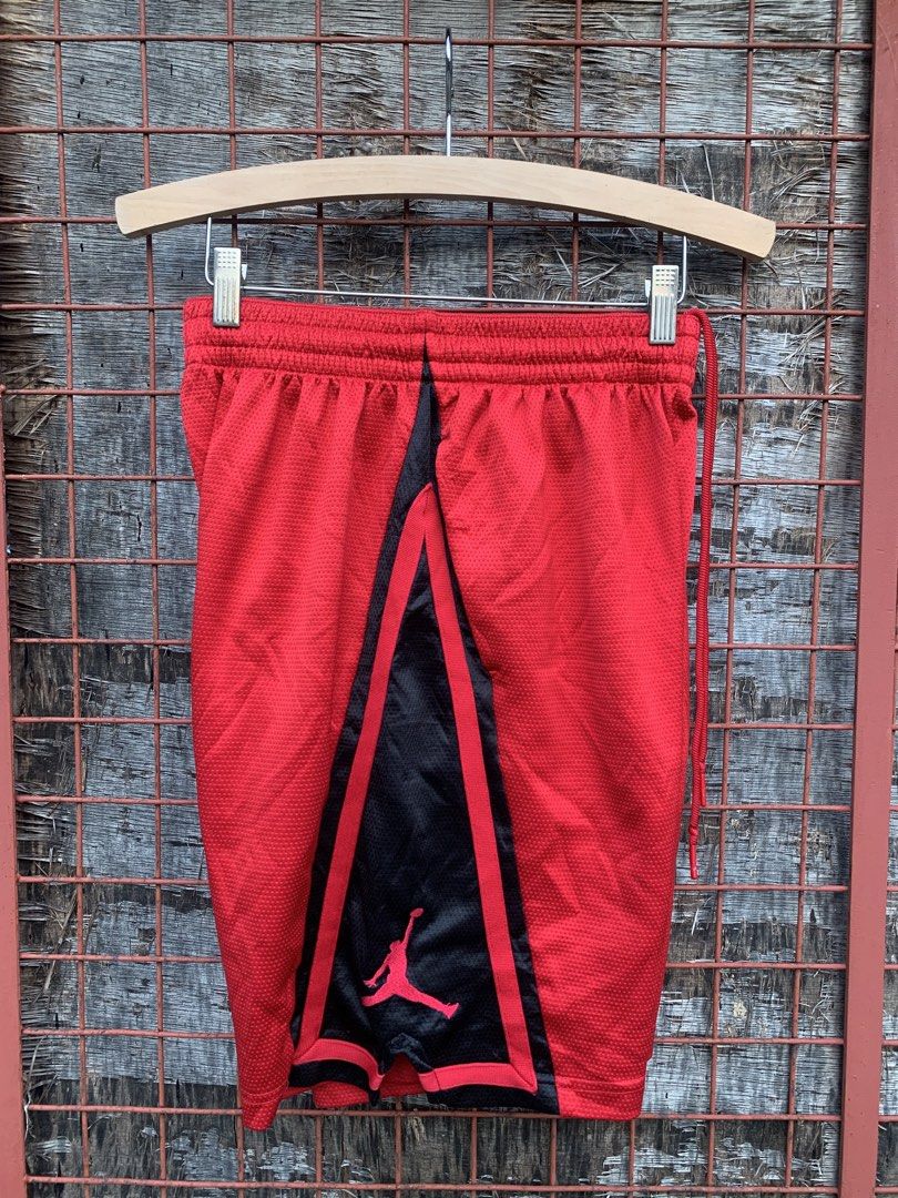 Jordan Pyramid Red Short (Category: Shorts) located in Valenzuela. Submitted by thriftpings0 (Listing ID 1469511099, Image 2). Description: Size medium Youthsize Complete tags.
