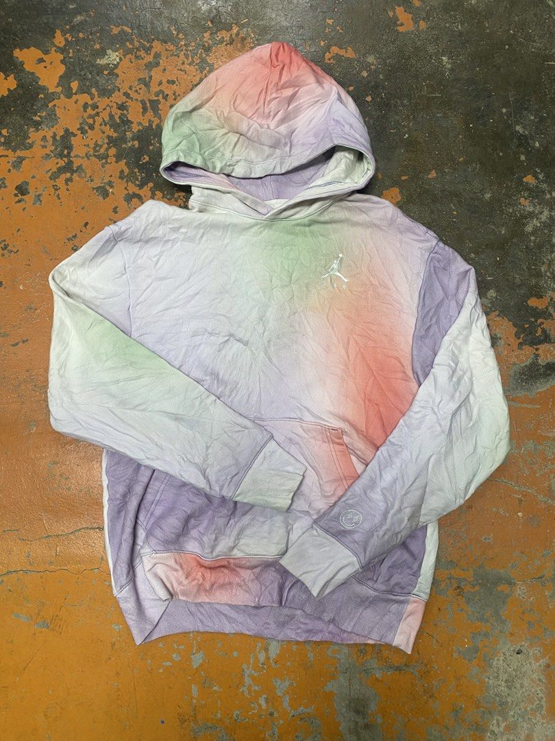 Jordan x J balvin (Category: Coats, Jackets and Outerwear) located in Surigao. Submitted by santostris12676 (Listing ID 1469402444, Image 2). Description: Jord4n x J balvin Medium on tag Dimensions 22x28 As new condition No issue .