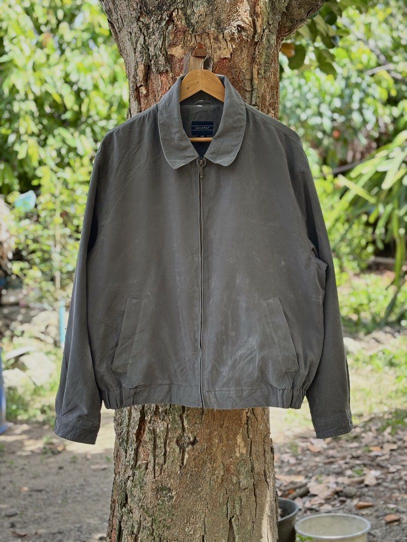 Joseph & Feiss Gray Zip Up Jacket Size L (Category: Coats, Jackets and Outerwear) located in San Jacinto. Submitted by ticao_thrift (Listing ID 1469571739, Image 1). Description: - Brand: Joseph & Feiss - Color: Gray - Size: L/G - Design: Classic collared zip-up jacket with full metal zipper closure - Features: Front pockets, elastic hem, and smooth inner lining with branded tape detail - Condition: Excellent, ready to wear.
