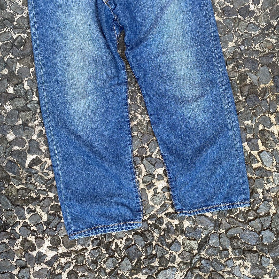 Junya Watanabe Comme Des Garcons Denim Jeans (Category: Luxury Apparel) located in Quezon City. Submitted by rebirthalley (Listing ID 1469466223, Image 3). Description: Width-30 Length-34 Frontrise-13 Inseam-20 Leg Opening-7 Excellent Condition No flaws.