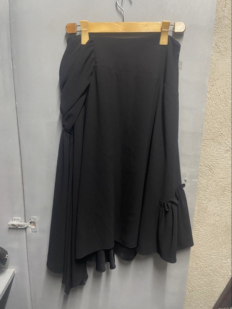 JW ANDERSON (Category: Skirts) located in Dasmarinas. Submitted by jessputrages (Listing ID 1469489871, Image 2). Description: For sale JW ANDERSON Excellent condition No issue 1500 plus shipping fee Pm for more details.