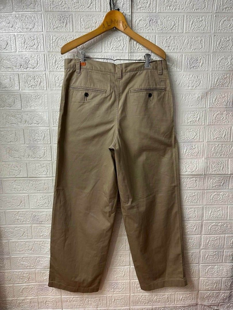 j.wanderson X UNIQLO (Category: Chinos) located in Bacoor. Submitted by arlenelamery (Listing ID 1469527453, Image 2). Description: J WANDERSON X UNIQLO PLEATED WIDE CHINO PANTS BEIGE BRANDNEW WITH HANGTAG AUTHENTIC NO ISSUE SIZE ACTUAL VIA TAPE MEASURE W32 L40 HEM 9.5 PRICE 990 + SF PM MODE OF PAYMENT TRU GCASH LOC CAVITE.