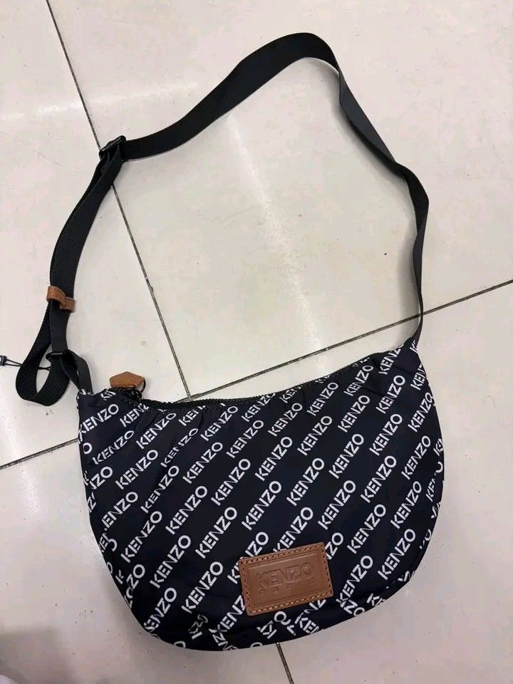 K3NZO WAFFLE BAG 2 way (Category: Luxury Bags & Wallets) located in Navotas City. Submitted by DalVintage (Listing ID 1469561401, Image 2). Description: kenzo bag 2 way kasya cp wallet as new.