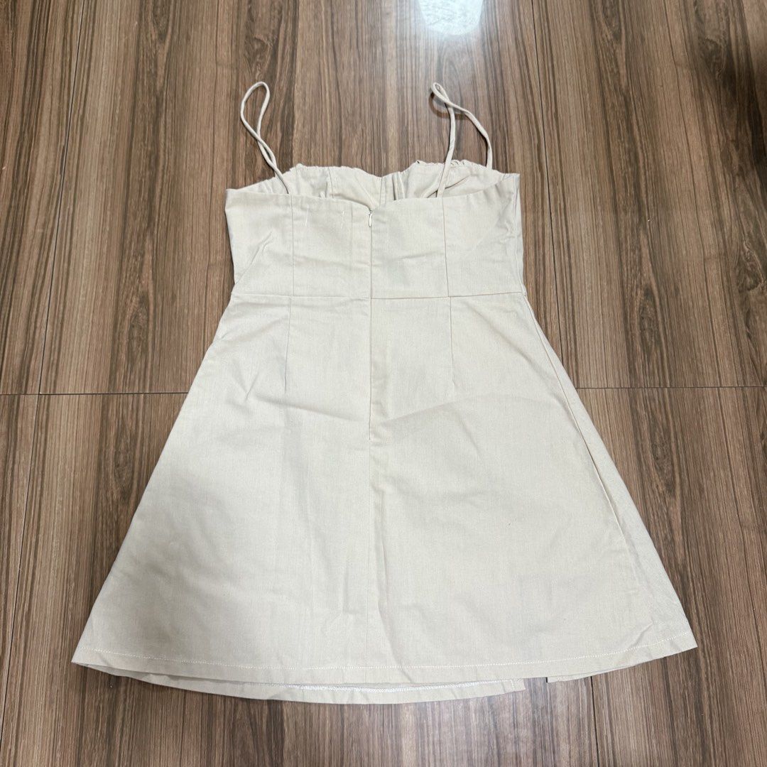 Kalmado Beige linen Spaghetti Strap Mini Dress Size M (Category: Dresses) located in Binangonan. Submitted by curatedbyjuys (Listing ID 1469441649, Image 2). Description: - Brand: Kalmado - Color: Neutral beige - Size: Medium (M) - Design: Spaghetti straps, gathered corset-style bust, and back zipper closure - Detail: Chic front side slit on the hem - Material: Lightweight fabric, perfect for casual outings or date nights.