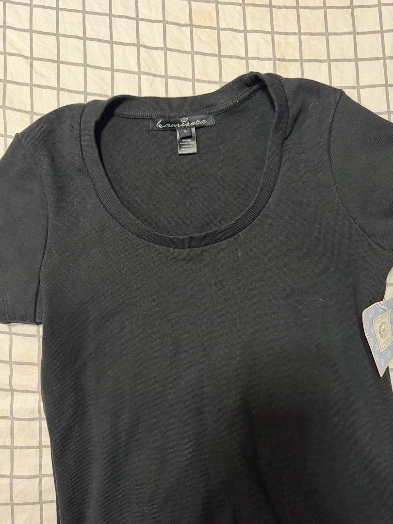 Kamiseta Slim Fit Shirt (Category: Shirts) located in Quezon City. Submitted by pinkystrends.co (Listing ID 1469472383, Image 3). Description: .