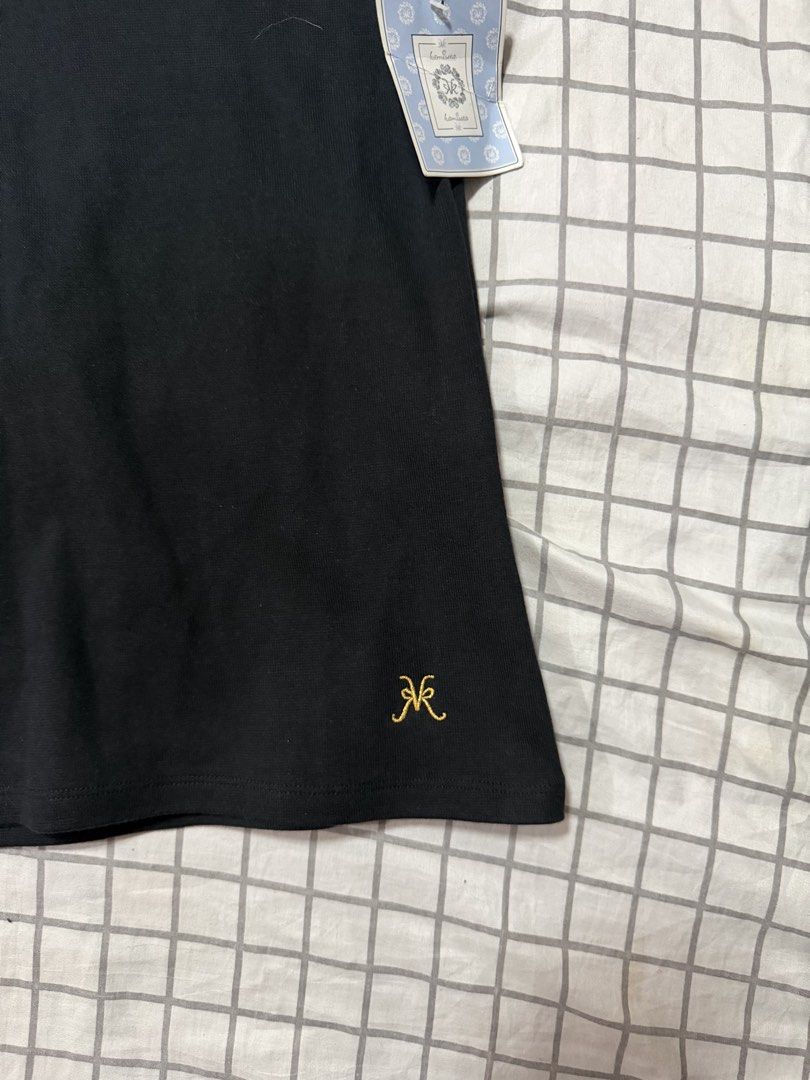 Kamiseta Slim Fit Shirt (Category: Shirts) located in Quezon City. Submitted by pinkystrends.co (Listing ID 1469472383, Image 2). Description: .