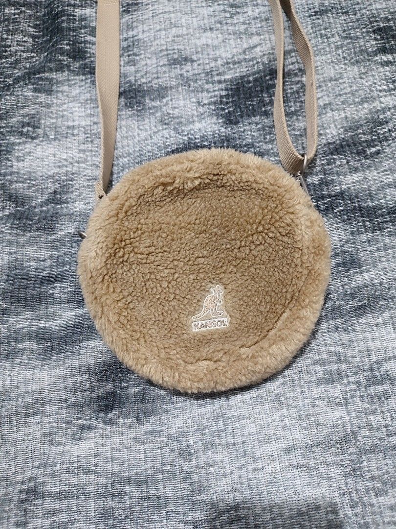 Kangol Teddy Circle Crossbody Bag (Category: Cross-body Bags) located in Cebu City. Submitted by haryvyylyynn (Listing ID 1469554692, Image 3). Description: Kangol sobrang cute nito 750+sf.