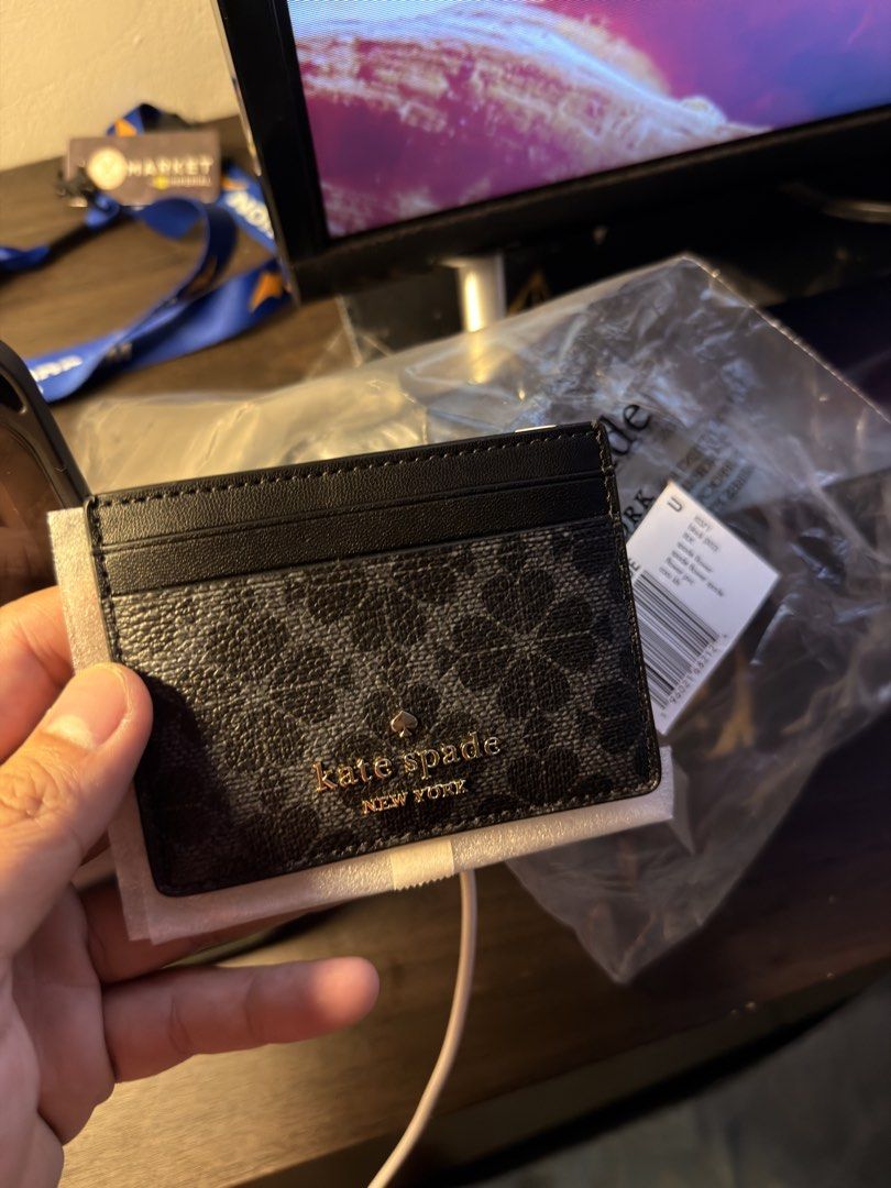 Kate Spade Card Holder (Category: Wallets & Card holders) located in Bacoor. Submitted by rjohndindo60804 (Listing ID 1469494119, Image 1). Description: Brand new bought in US Can provide email receipt Bacoor, cavite location Can do meet ups.