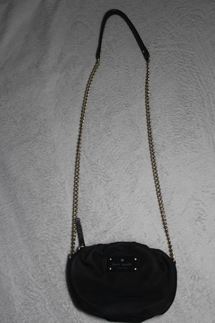 Kate Spade Greta Crossbody (Category: Shoulder Bags) located in Tarlac. Submitted by trishatrish3 (Listing ID 1469406226, Image 3). Description: .