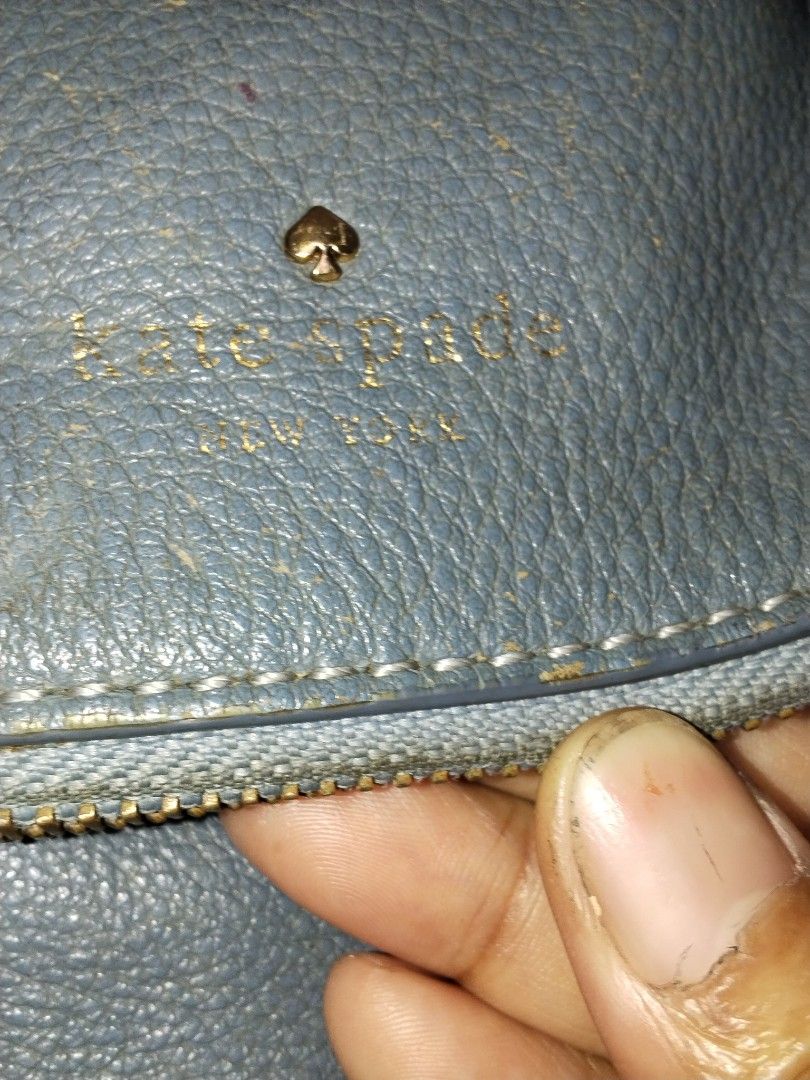 Kate Spade Leather 2way (Category: Cross-body Bags) located in Cavite. Submitted by bagssection04 (Listing ID 1469419910, Image 3). Description: Kate Spade 2way leather type handbag / slingbag small siZe minimal sign of wear lang not visible.