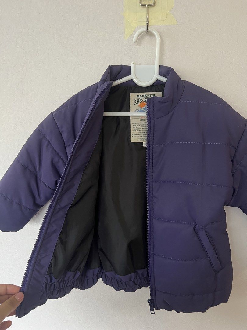 Kids Puffer Jacket Purple Size 100 (Category: Babies & Kids Fashion) located in San Fernando. Submitted by wearvfs (Listing ID 1469510049, Image 2). Description: - Brand/Item: Markey's Big Field Purple Puffer Jacket for Kids - Size: 100 (Tag attached, approx. 43 cm length) .