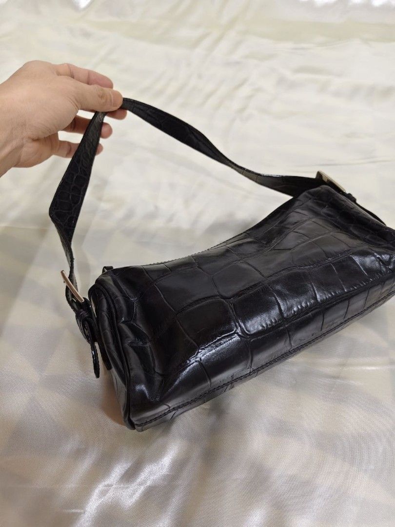 KILI BAG 9/6" (Category: Shoulder Bags) located in Gamu. Submitted by 2022bagsbunny (Listing ID 1469401486, Image 2). Description: .