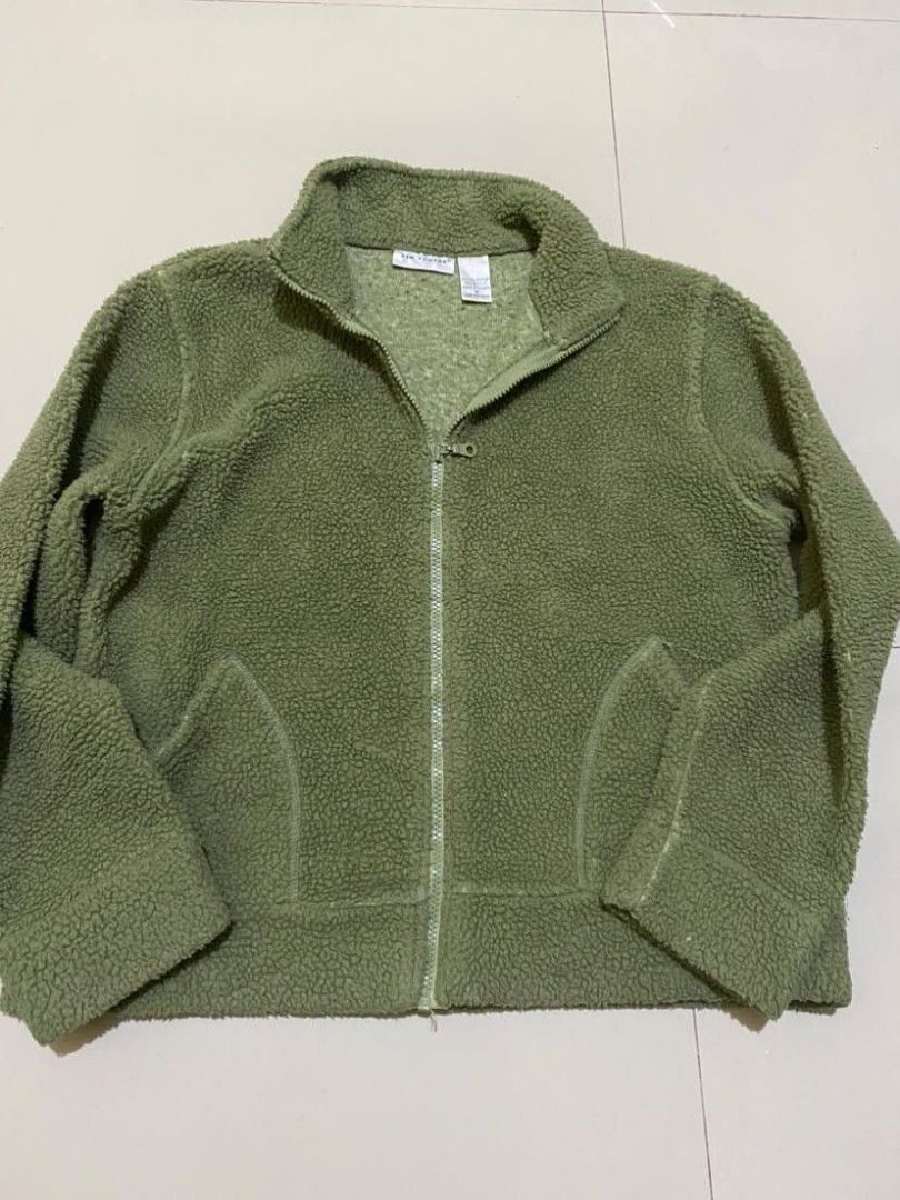 Kim Roger's Jacket (Category: Coats, Jackets and Outerwear) located in Cainta. Submitted by ohhhhhhlori (Listing ID 1469527870, Image 1). Description: Kim Rogers Sage Green Sherpa Fleece Jacket (Size M) Selling this super cozy, ultra-soft sherpa fleece jacket from Kim Rogers. It comes in a beautiful muted sage/olive green color, perfect for layering during chilly weather, casual outings, or winter holidays! Key Features: * Brand: Kim Rogers® * Si