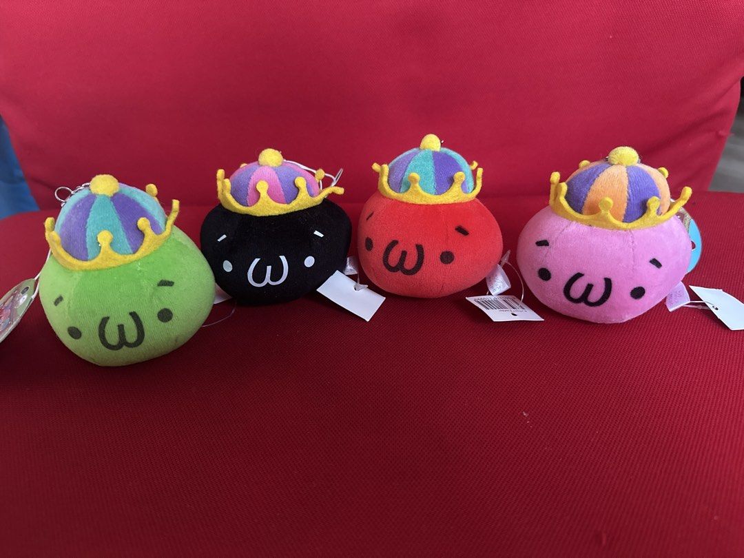 King Kawaisos Mascot Strap Set (Category: Plushies & Soft Toys) located in Cainta. Submitted by shopbyyna (Listing ID 1469443044, Image 1). Description: - Set of 4 King Kawaii Su mascot plush straps (Green, Black, Red, Pink) - Features adorable crowned characters with cute 'w' shaped mouths - Authentic Japanese claw machine prizes with original tags attached - Versatile use: hang on bags, keys, or add to your plushie collection - Great gift idea 
