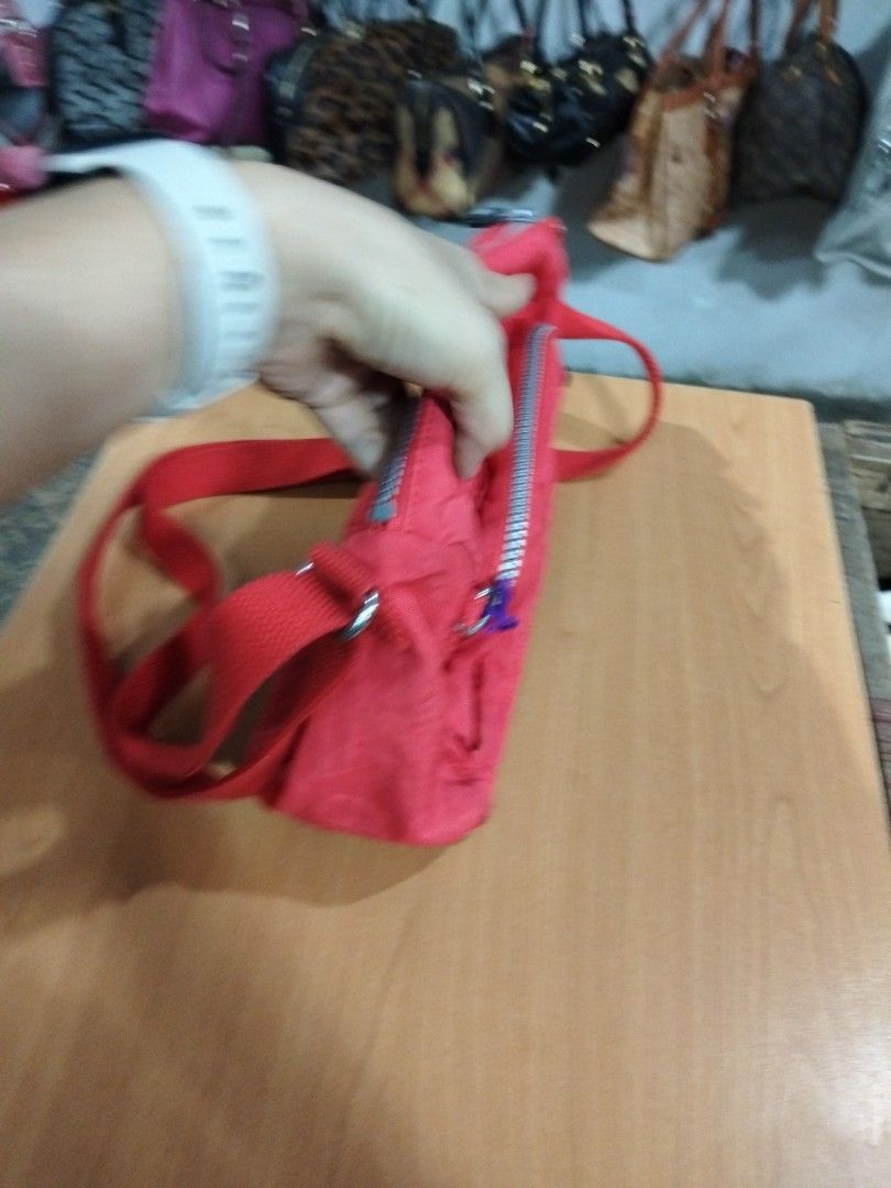Kipling (Category: Cross-body Bags) located in El Salvador. Submitted by francheskaukayukay (Listing ID 1469449594, Image 3). Description: .