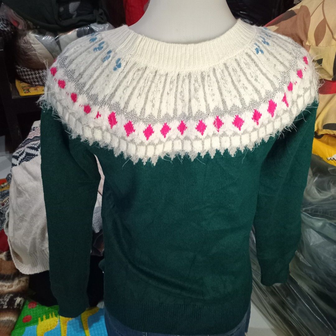 Knitted pull up sweater (Category: Coats, Jackets and Outerwear) located in Angono. Submitted by thrifted.fashionshop (Listing ID 1469556203, Image 2). Description: Fit - small *knitted *round neck <COLORS MAY VARY DUE TO LIGHTING> MOP : Gcash only COURIER : Jnt / Lalamove REMINDER : Shipping fee ay hindi kasama sa presyo ng item.