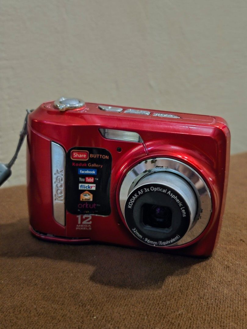 Kodak EasyShare C143 (Category: Cameras) located in Davao. Submitted by rafaelcost21958 (Listing ID 1469495789, Image 2). Description: Kodak EasyShare C143 📷Specifications ☑️ 12 Megapixels ☑️ 7.5/10 Cosmetics ☑️ 3x Optical Zoom ☑️ CCD Censor ☑️ Fully Functional — Zoom, Flash, and All Buttons Camera Issue: 🔴 Mild screen burn and a bit of fungus (output not affected) 🔴 Buttons needs hard pressing 🔴 Loose battery door 🛒 Inclusions: ✅️ Unit ✅️ A
