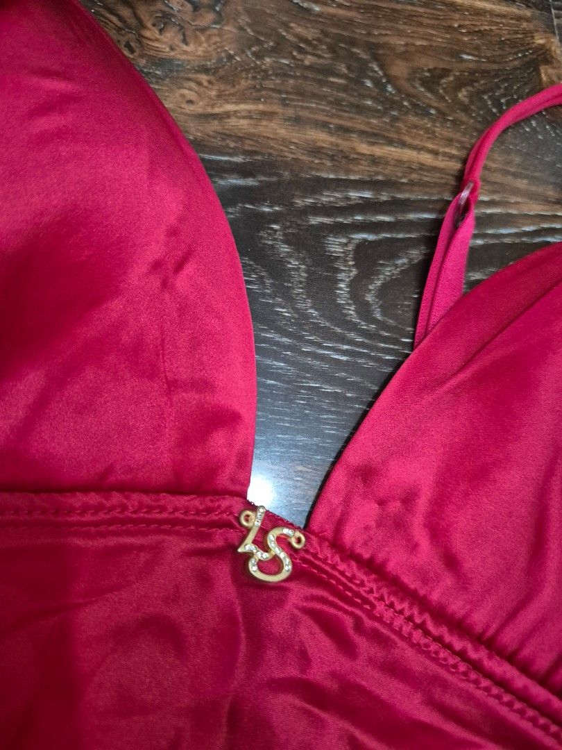 La Senza Lingerie (Category: Undergarments & Loungewear) located in Santa Cruz. Submitted by deenem (Listing ID 1469445159, Image 3). Description: Like New😍👌 No flaws👌 M on Tag Can fit S-M Asian (Measurements laid flat in inches) Bust:15-16 Lenght: 29.