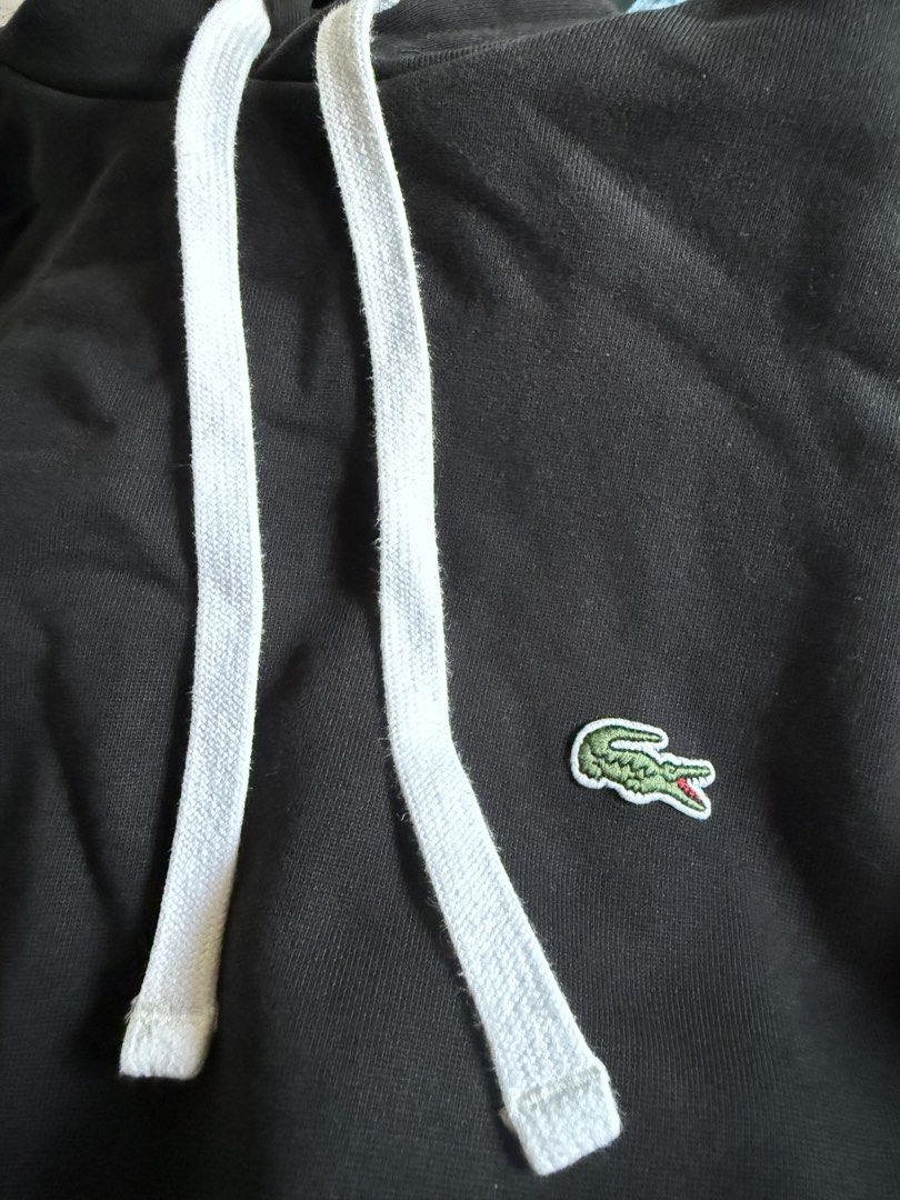 Lacoste Hoody (Category: Coats, Jackets and Outerwear) located in Pasig City. Submitted by almond_stuff (Listing ID 1469409104, Image 2). Description: Pls check photos for the flaw From US Decluttering.