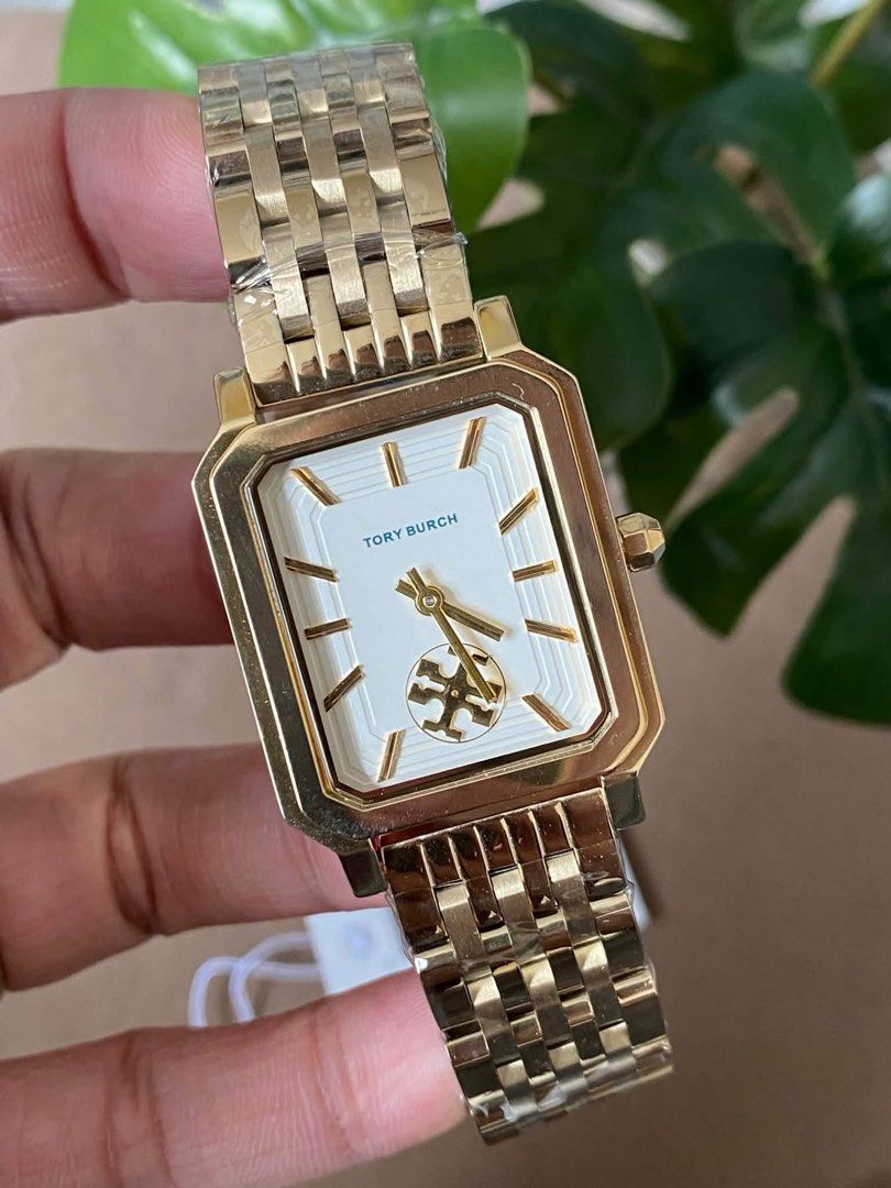 Ladies watch (Category: Announcements) located in Manila. Submitted by leywatch3s (Listing ID 1469487810, Image 2). Description: Complete package with box and paper bag Negotiable ✨.