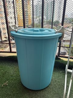 Large wheeled plastic waste bin outdoor garbage recycling bin ...