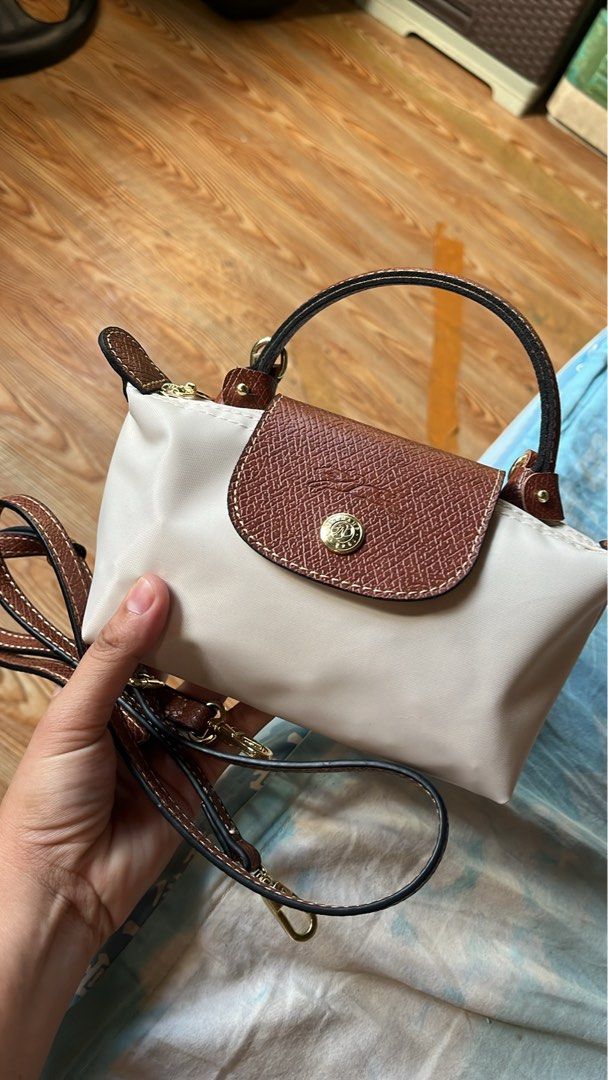 Lc mini paper white (Category: Sling Bags) located in San Jacinto. Submitted by kellysthrift_ (Listing ID 1469482245, Image 2). Description: .