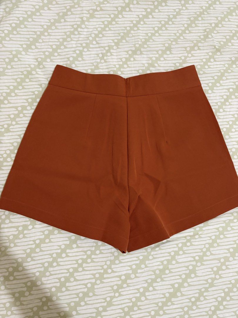 Lealea Studio Shorts - Bangkok (Category: Shorts) located in San Pablo. Submitted by jesicamargallo (Listing ID 1469465969, Image 2). Description: - Brand: Lealea Studio (Model: Cayla) - Color: Rusty orange - Condition: Brand new, still sealed in original packaging with size sticker - Waist: High-waisted with double button closure Size: XL (best fit for 31-32 waistline) RFS: size too big for me.