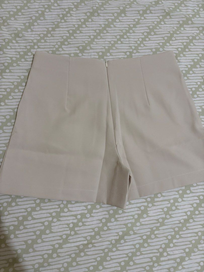 Lealea Studio Skorts - Bangkok (Category: Skirts) located in San Pablo. Submitted by jesicamargallo (Listing ID 1469465653, Image 2). Description: - Brand: Lealea Studio (Sophia Skort) - Color: Cream - Size: XL (best fit 31-32 waistline) - Condition: Brand new in original packaging with tags - Design: High-waisted with a stylish front side slit - Closure: Hidden back zipper RFS: XL is too big .