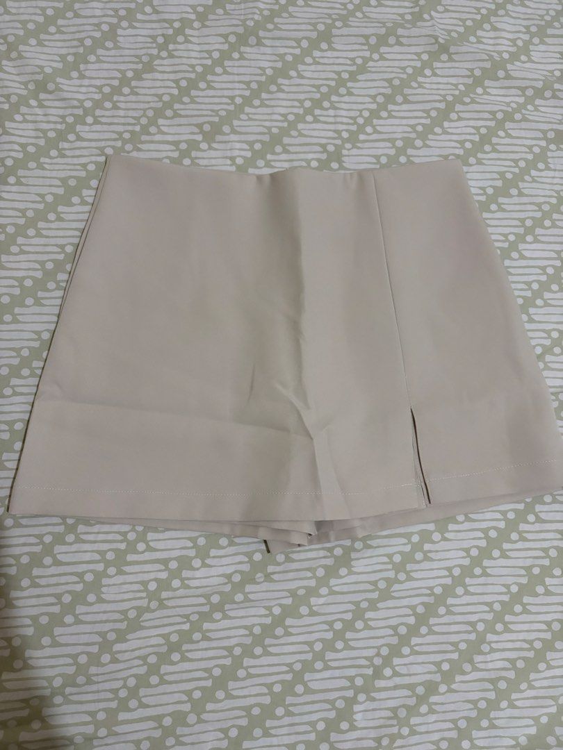 Lealea Studio Skorts - Bangkok (Category: Skirts) located in San Pablo. Submitted by jesicamargallo (Listing ID 1469465653, Image 1). Description: - Brand: Lealea Studio (Sophia Skort) - Color: Cream - Size: XL (best fit 31-32 waistline) - Condition: Brand new in original packaging with tags - Design: High-waisted with a stylish front side slit - Closure: Hidden back zipper RFS: XL is too big .