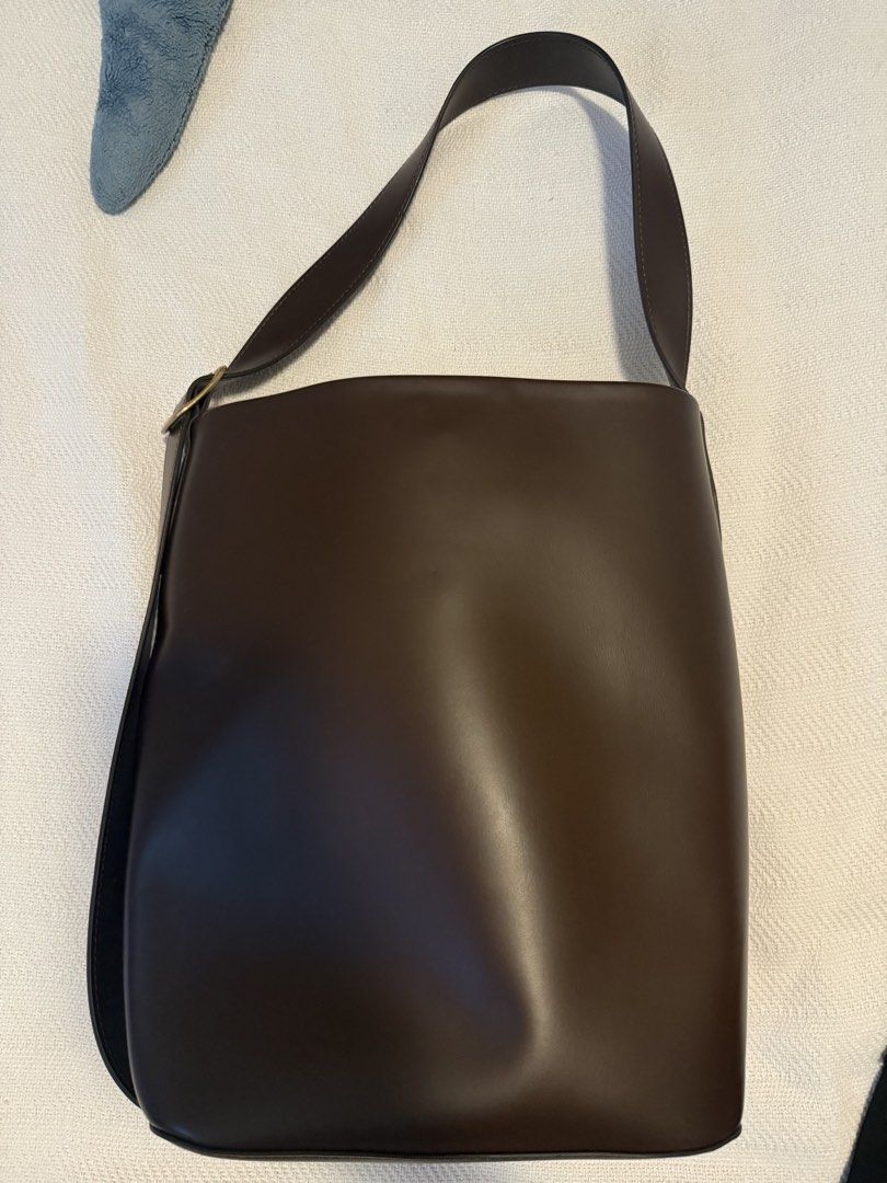 Leather Bucket Tote Bag (Category: Tote Bags) located in Taguig. Submitted by preloved_bycarla (Listing ID 1469470696, Image 1). Description: Bought from Japan. I think it’s PU leather but the material is so nice and durable. Straps are adjustable Rfs: decluttering.