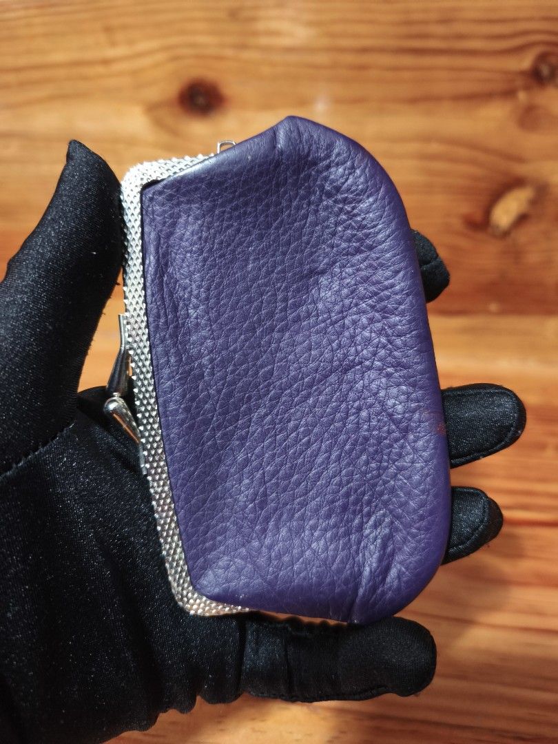 Leather kisslock (Category: Purses & Pouches) located in Baguio. Submitted by queenlyne_vintage_rare_finds (Listing ID 1469411803, Image 3). Description: .