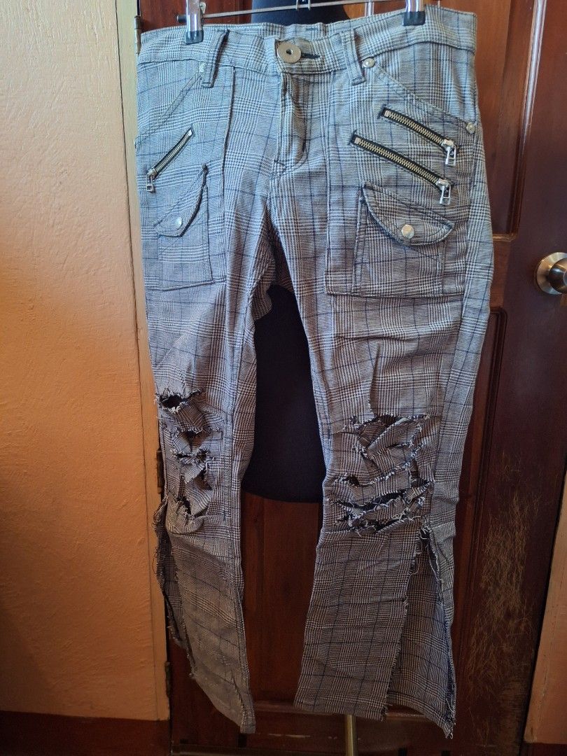 Lee Cowboy Plaid Distressed Cargo Pants Size 30 (Category: Jeans) located in Balamban. Submitted by ubethan (Listing ID 1469459655, Image 1). Description: Waist: 30 in" Length: 35 in" - Brand/Model: Lee Cowboy Cargo Pants - Size: 30 - Color/Pattern: Grey Plaid - Details: Heavy shredding at knees, multiple zippered and side cargo pockets - Fit: Adjustable waist tabs with buckle hardware and unique split hem at the ankles - Style: Grunge / Punk aes